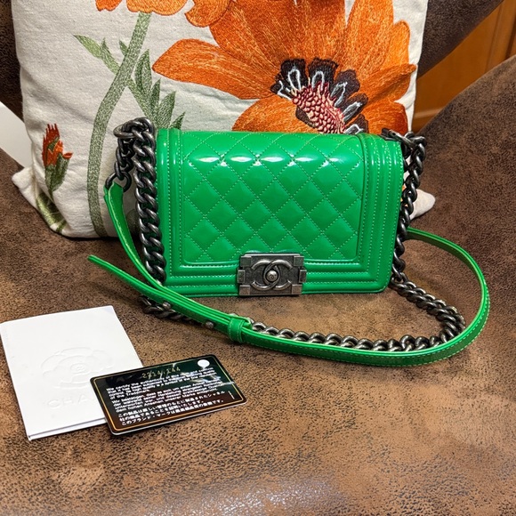 CHANEL BOY BAG QUILTED LEATHER FRONT FLAP C LOGO GUNMETAL CHAIN CROSSBODY - Picture 6 of 17